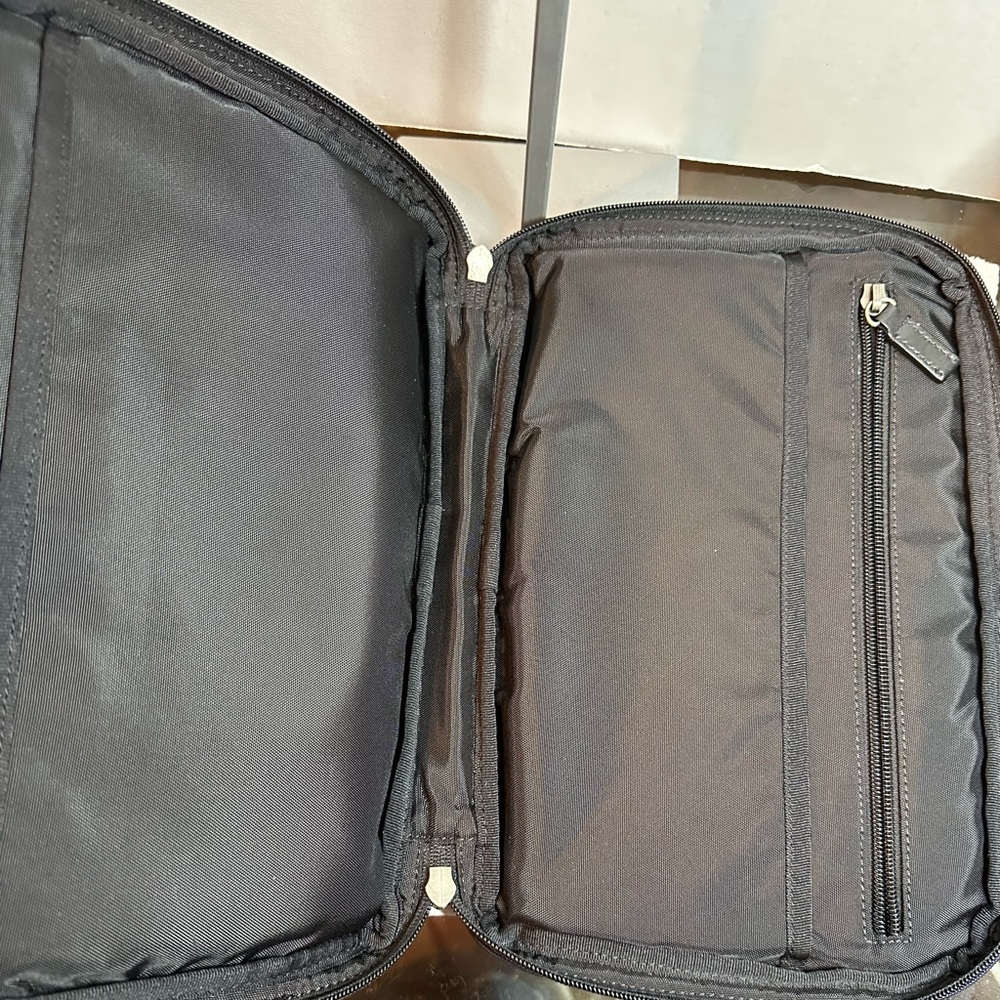 Men ipad/toiletry Coach bag - Picture 6 of 11